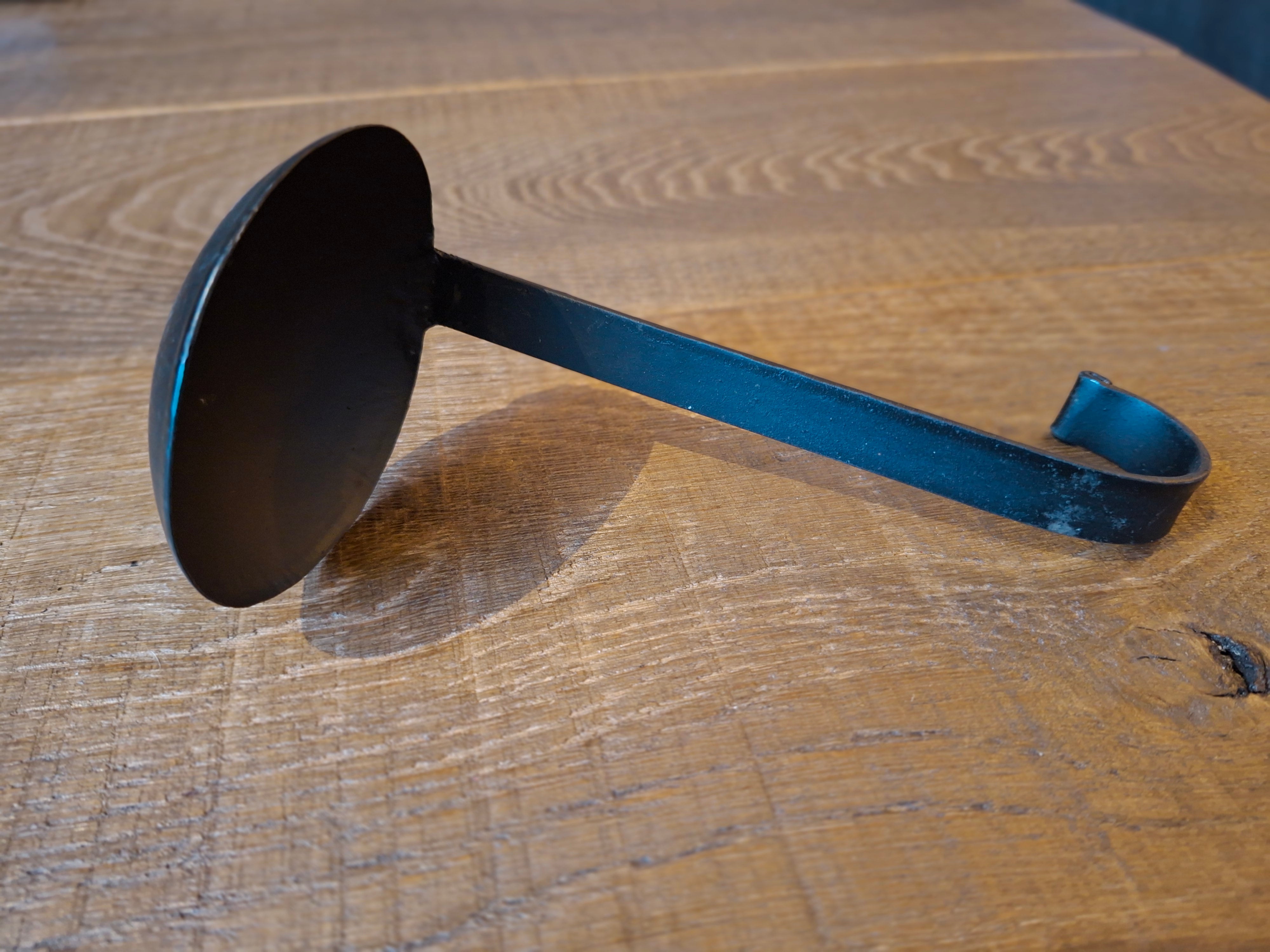 Zwart metalen lepel