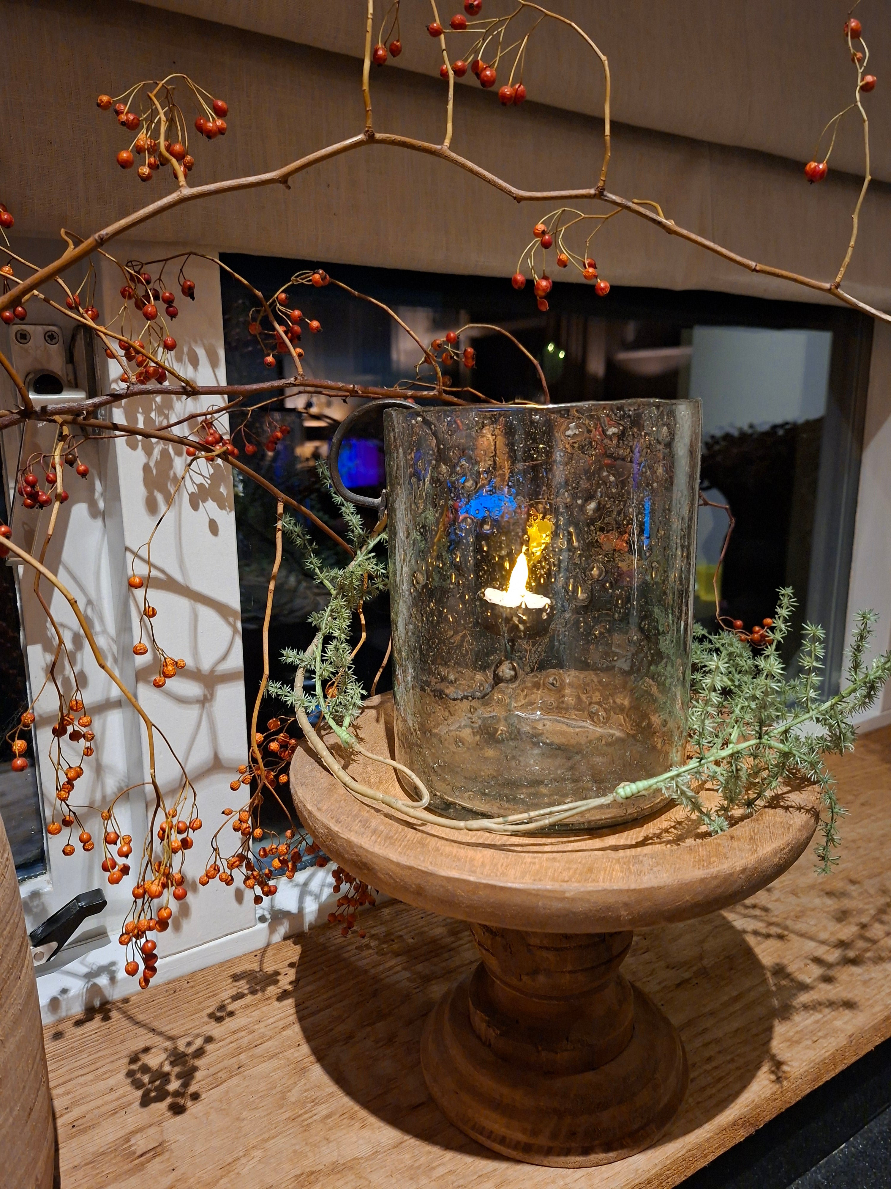 Houten schaal op voet