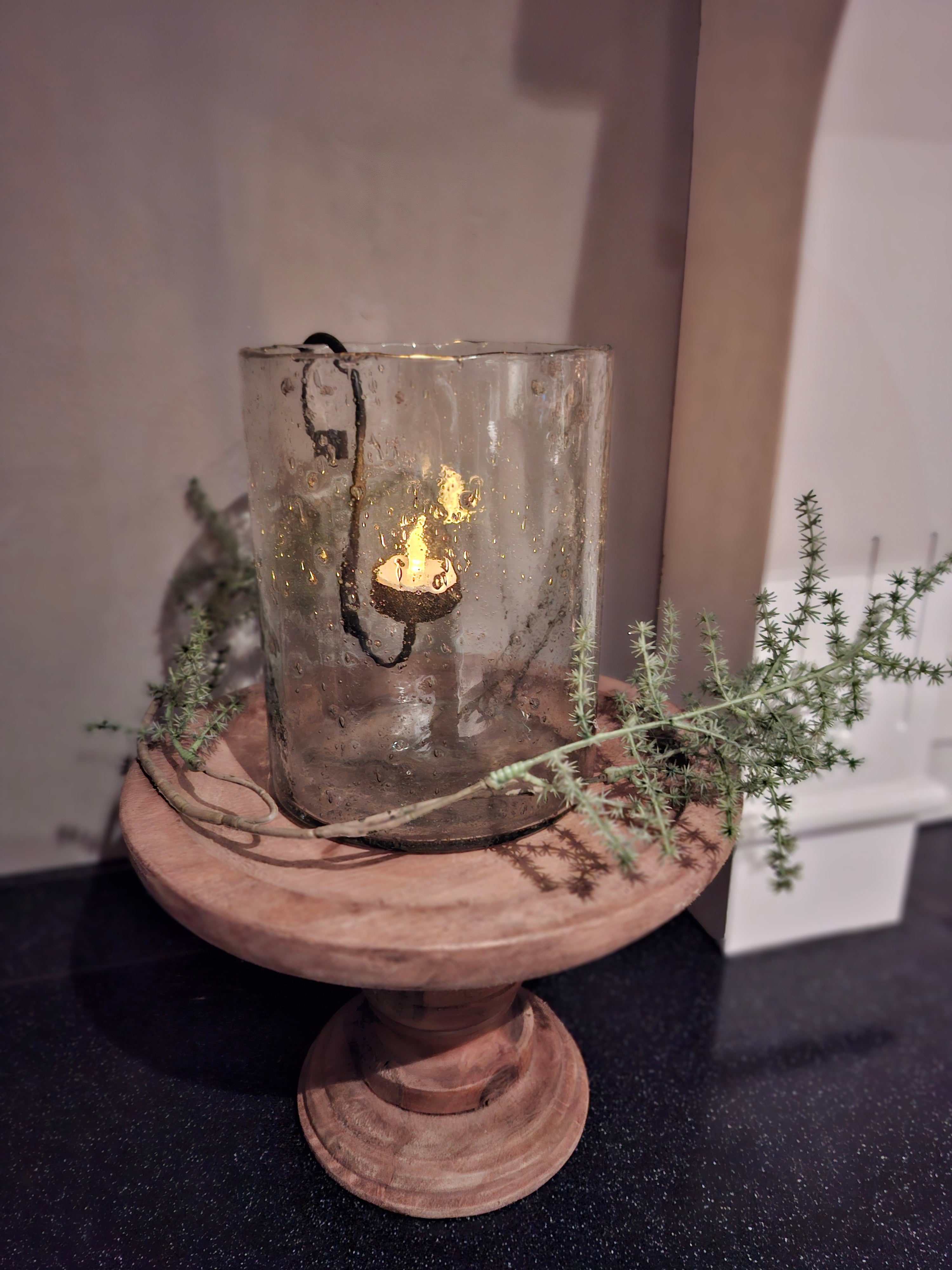 Houten schaal op voet