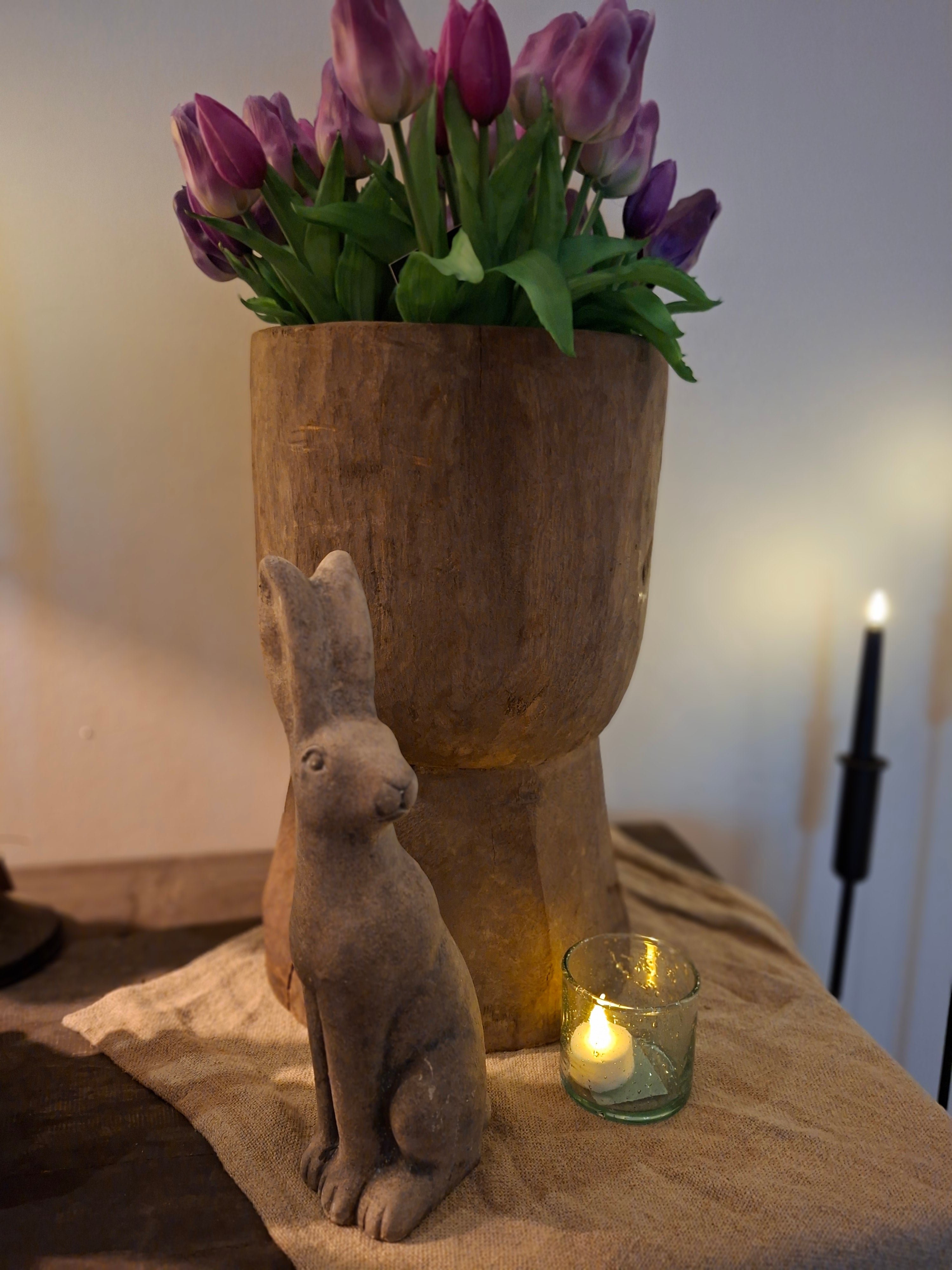 Stenen paashaas grijs