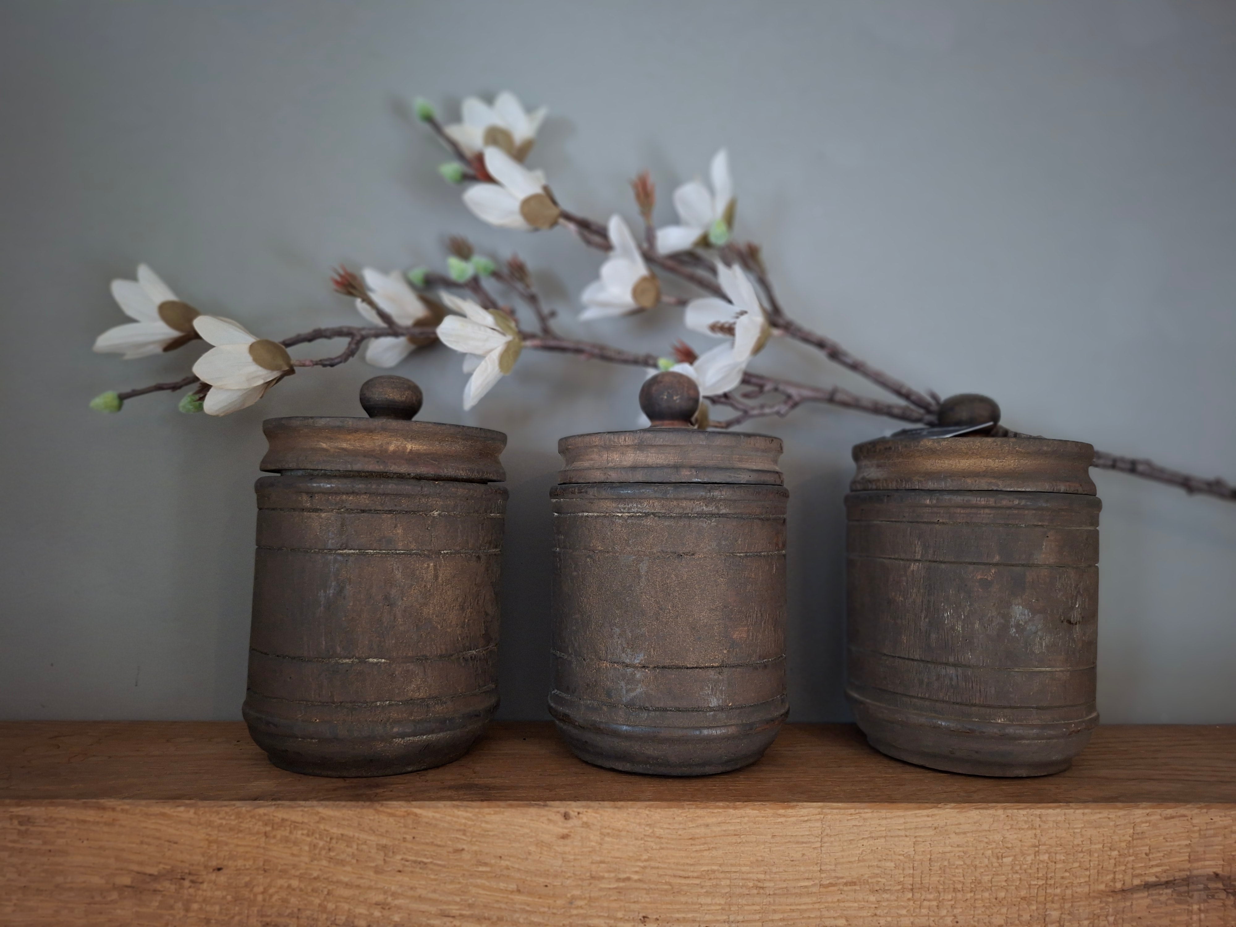 Houten voorraad potten