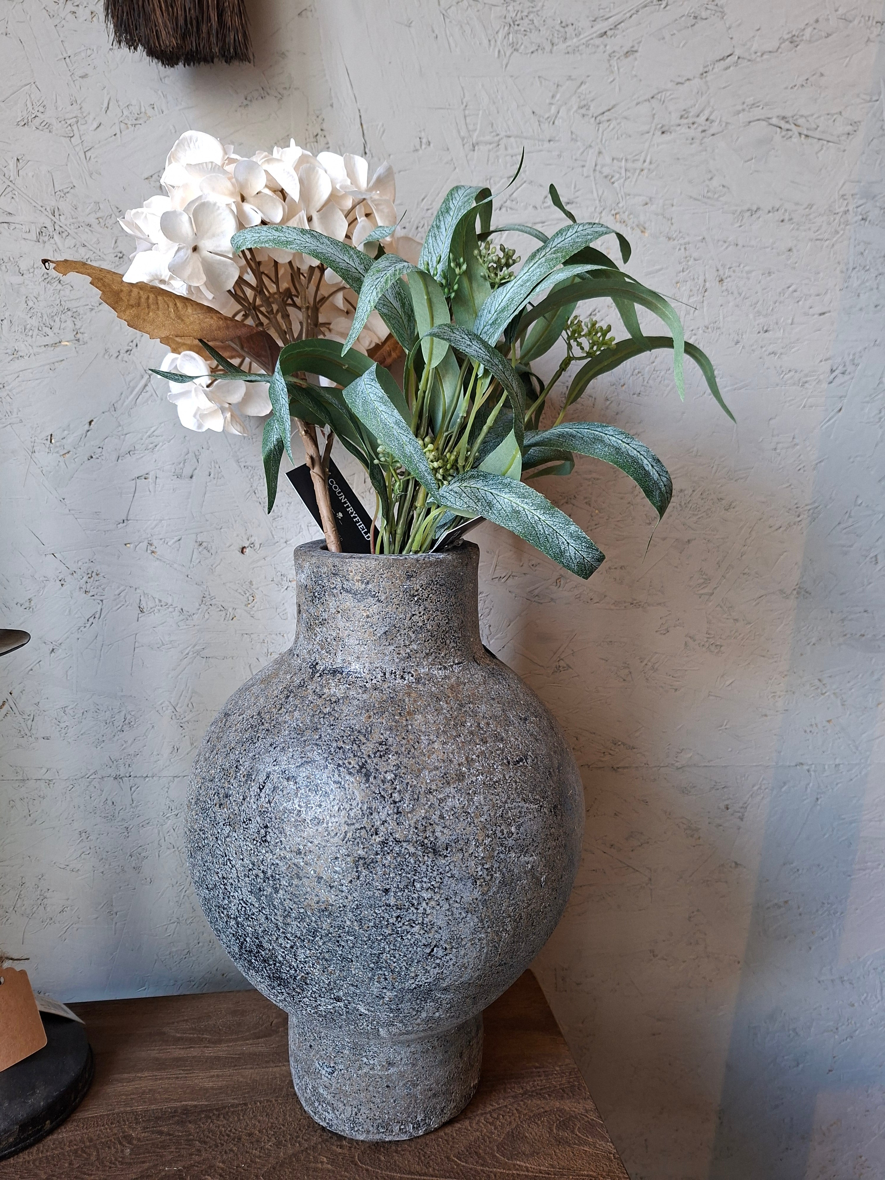 Stenen vaas/pot met smallere bovenkant