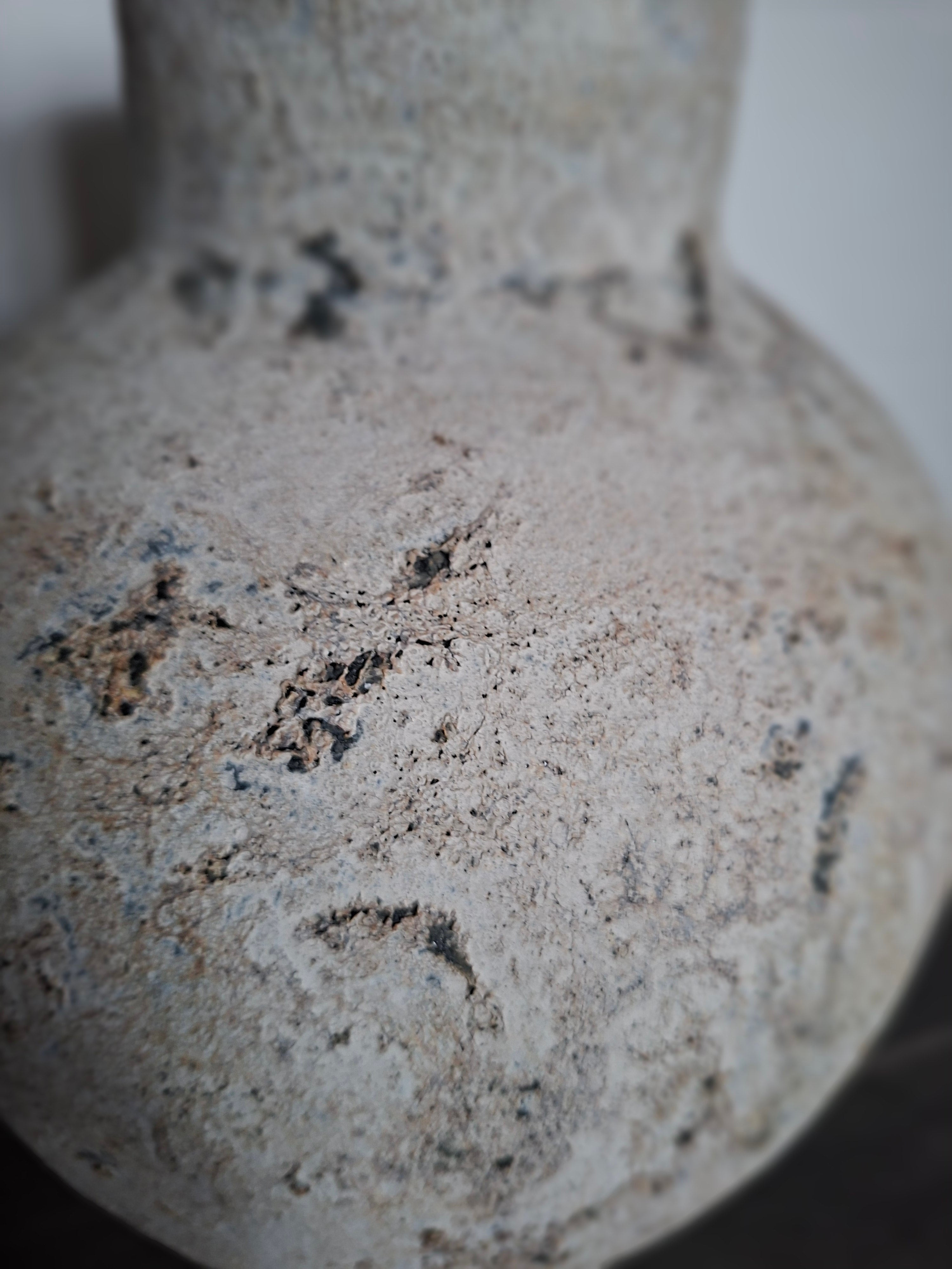 Stenen vaas/pot met smallere bovenkant