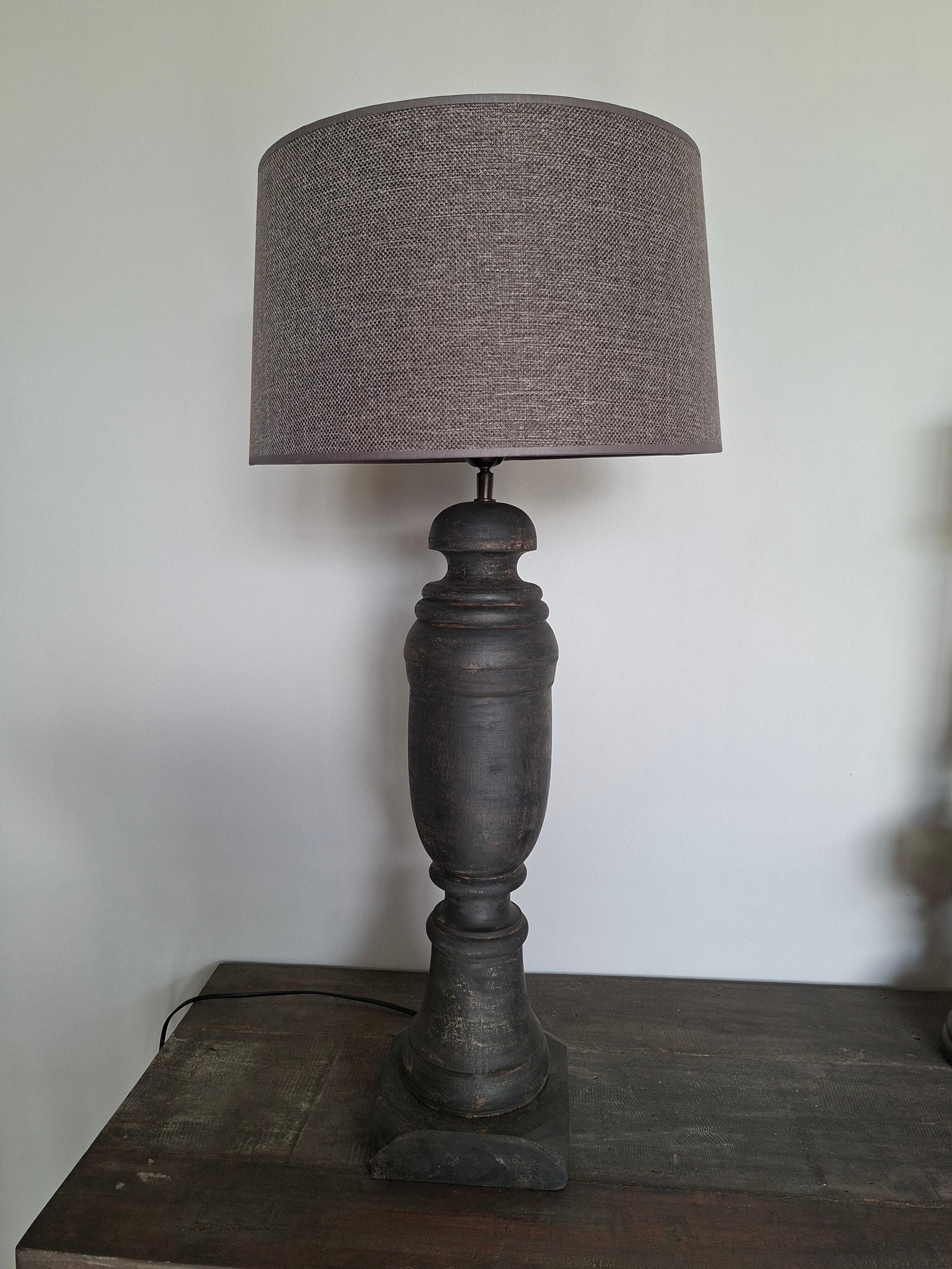 Donker grijze balusterlamp ronde vorm