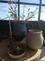 Grote grijze pot met oor