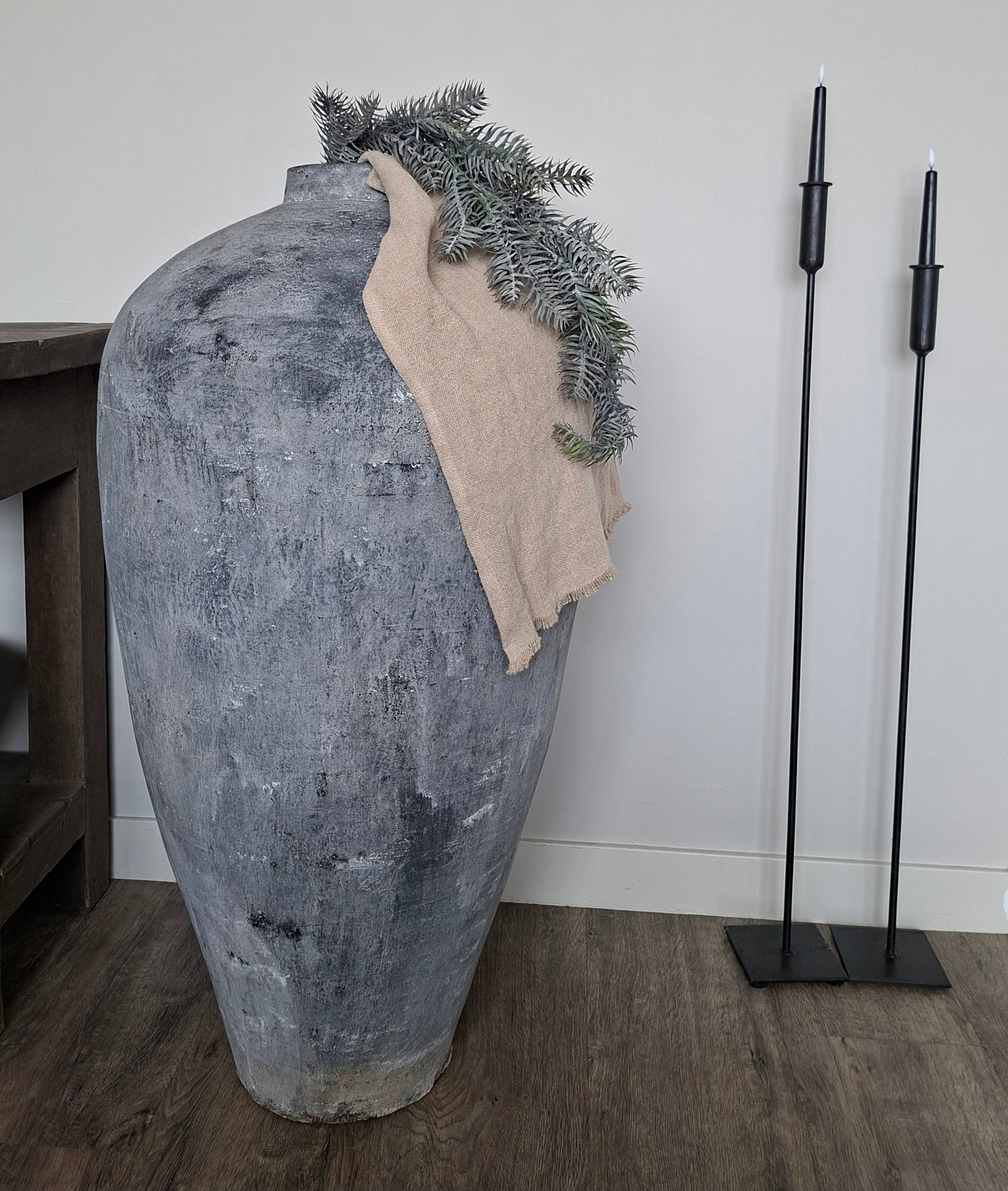 Mega gave grote grijze pot