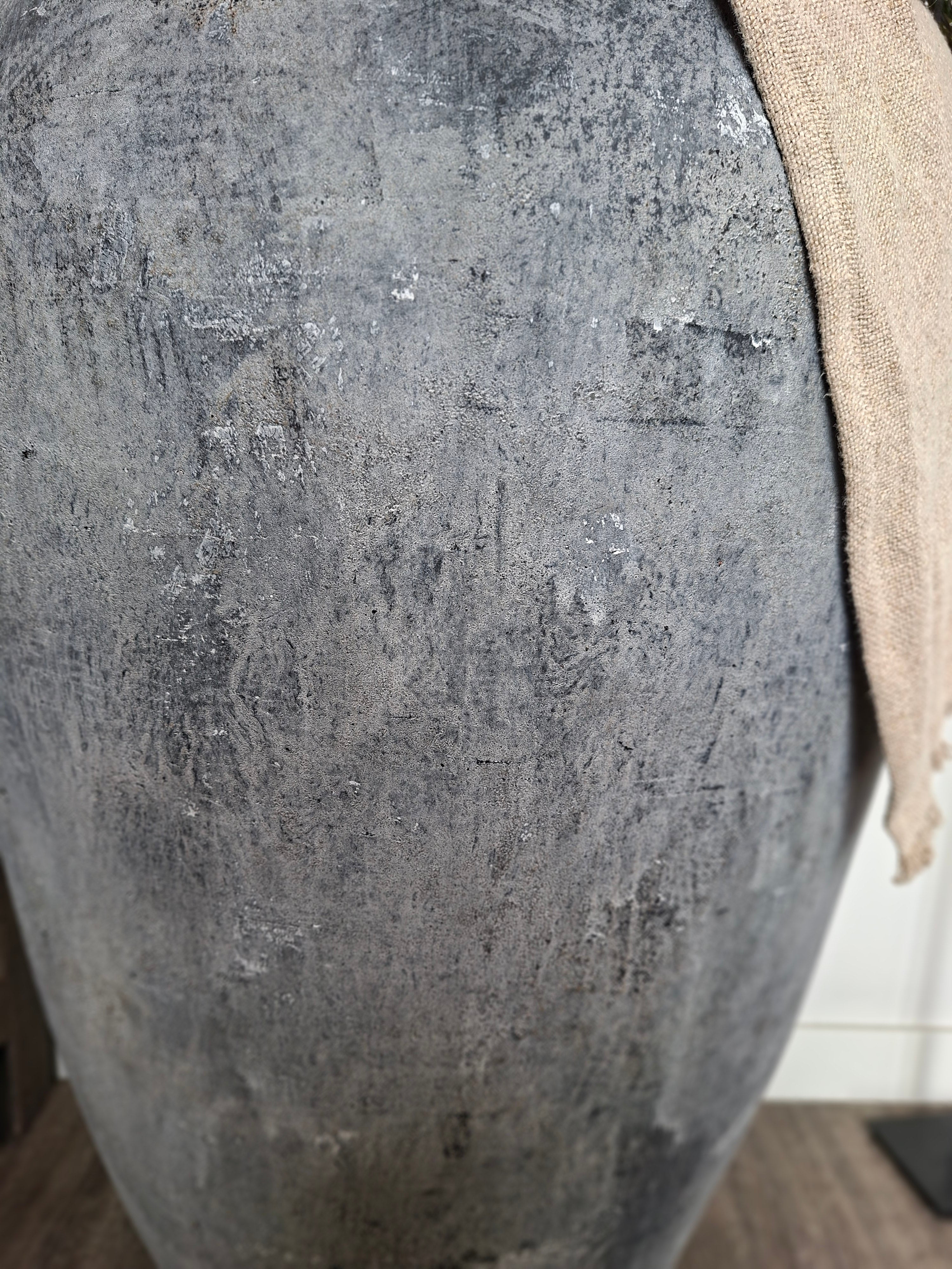 Mega gave grote grijze pot