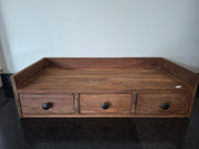 Houten ladebak met 3 lades