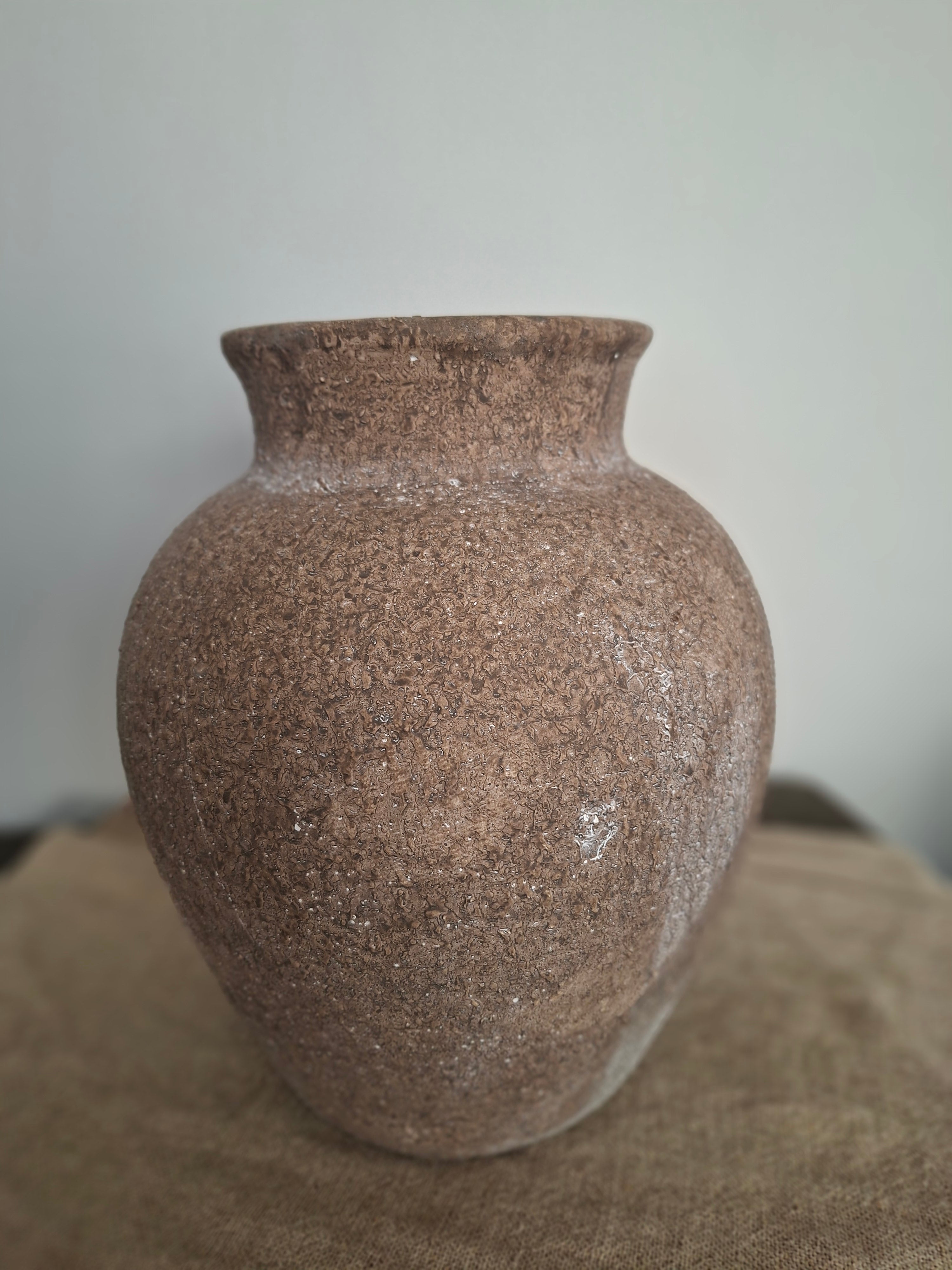 Beige stenen pot