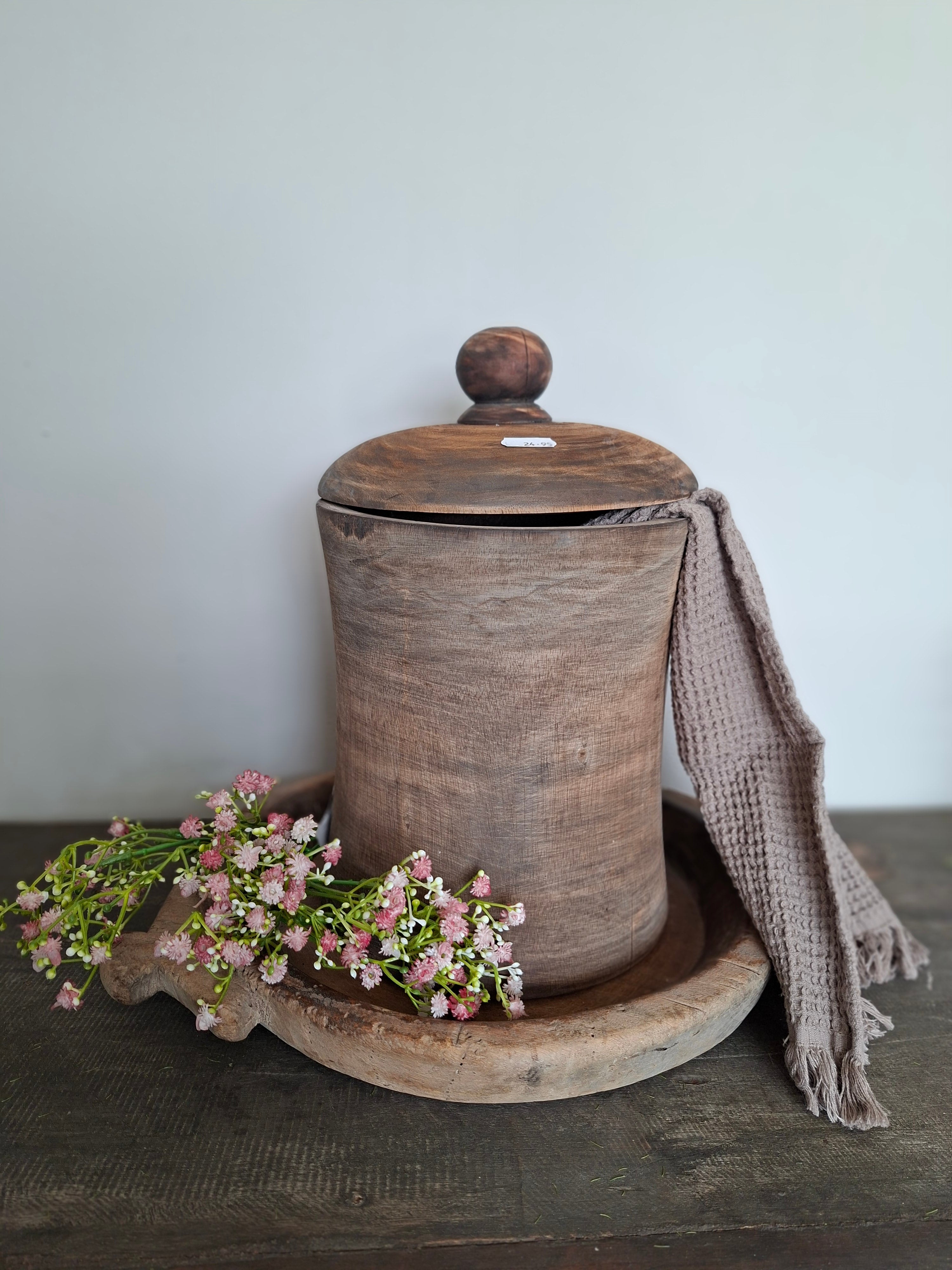 Grote houten voorraadpot