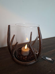 Glas in bruine houder