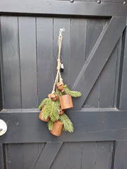 Touw hanger met roestbellen