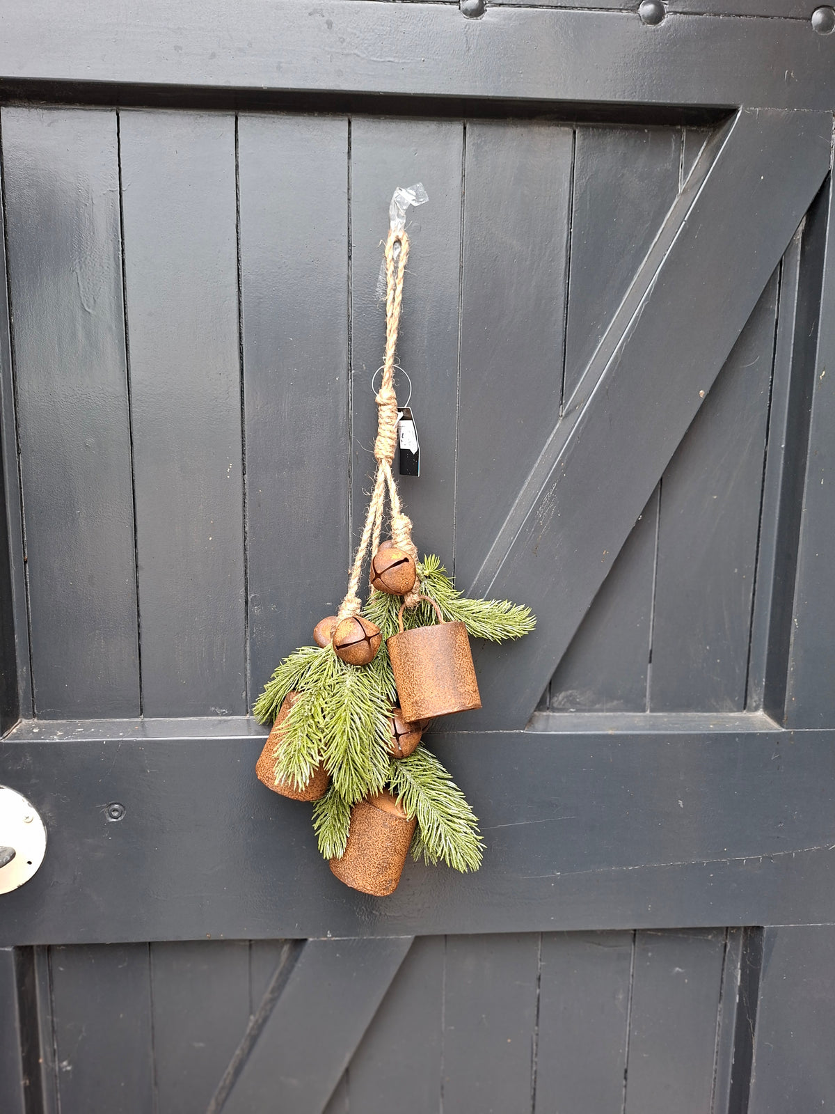 Touw hanger met roestbellen