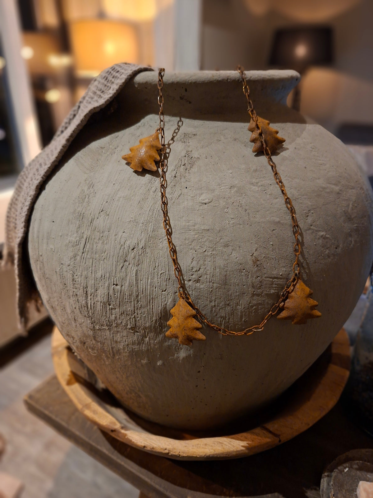 Roestige slinger met kerstboom PMR
